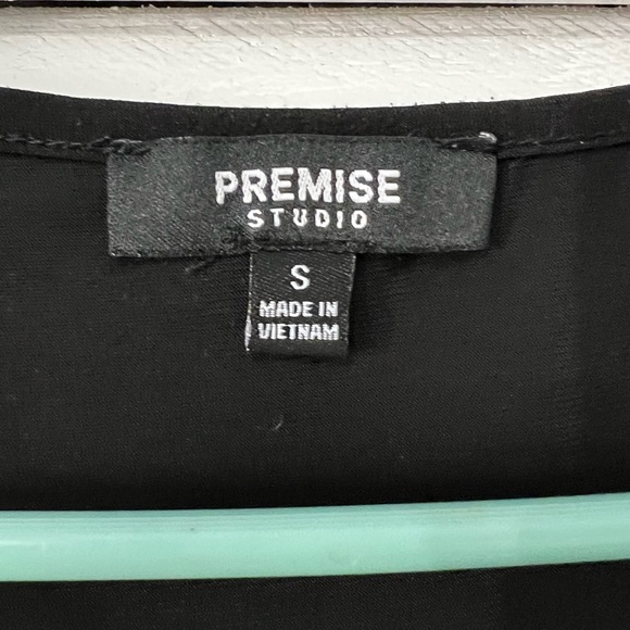 3 for $20 Bundle any 3 items priced $15 and under and get them for $20🛍️🛍️🛍️ - Picture 7 of 7